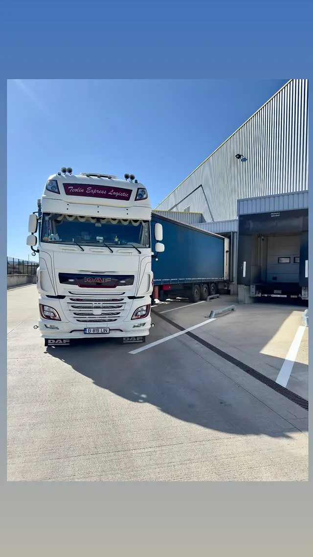 Camion la rampă